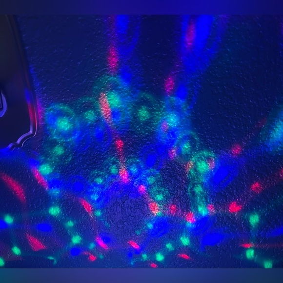 Nwt  multicolored projection snowflake Christmas tree topper - Picture 3 of 8